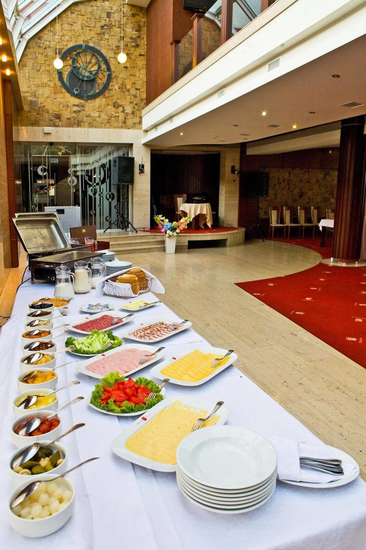 אוזהורוד Praha Park Hotel מראה חיצוני תמונה